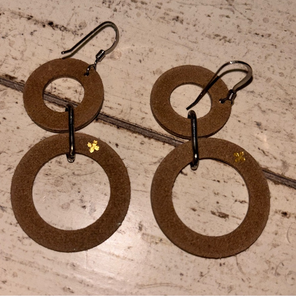 Set of 19 Nickel & Suede earrings. - Picture 15 of 16
